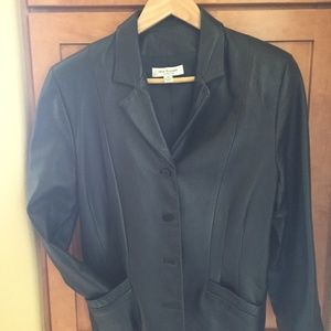 Women’s cropped leather jacket